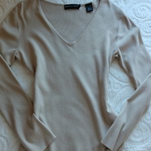 Dana Buchman v neck sweater